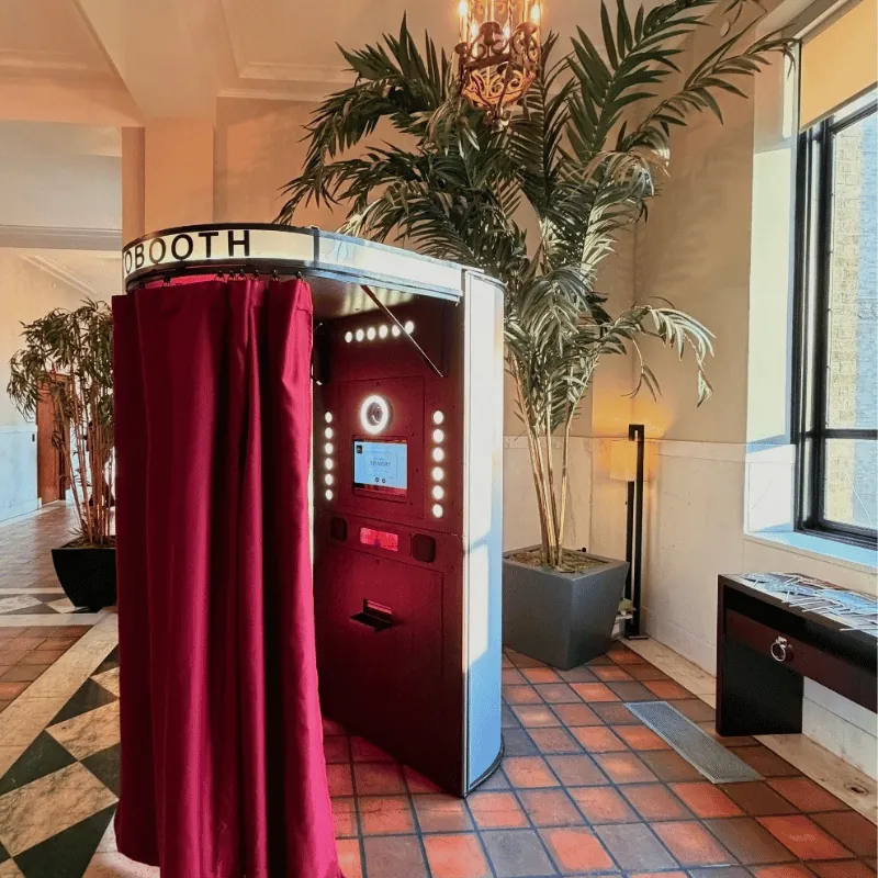 Enchante Photobooths - Mobile photobooth with digital printouts